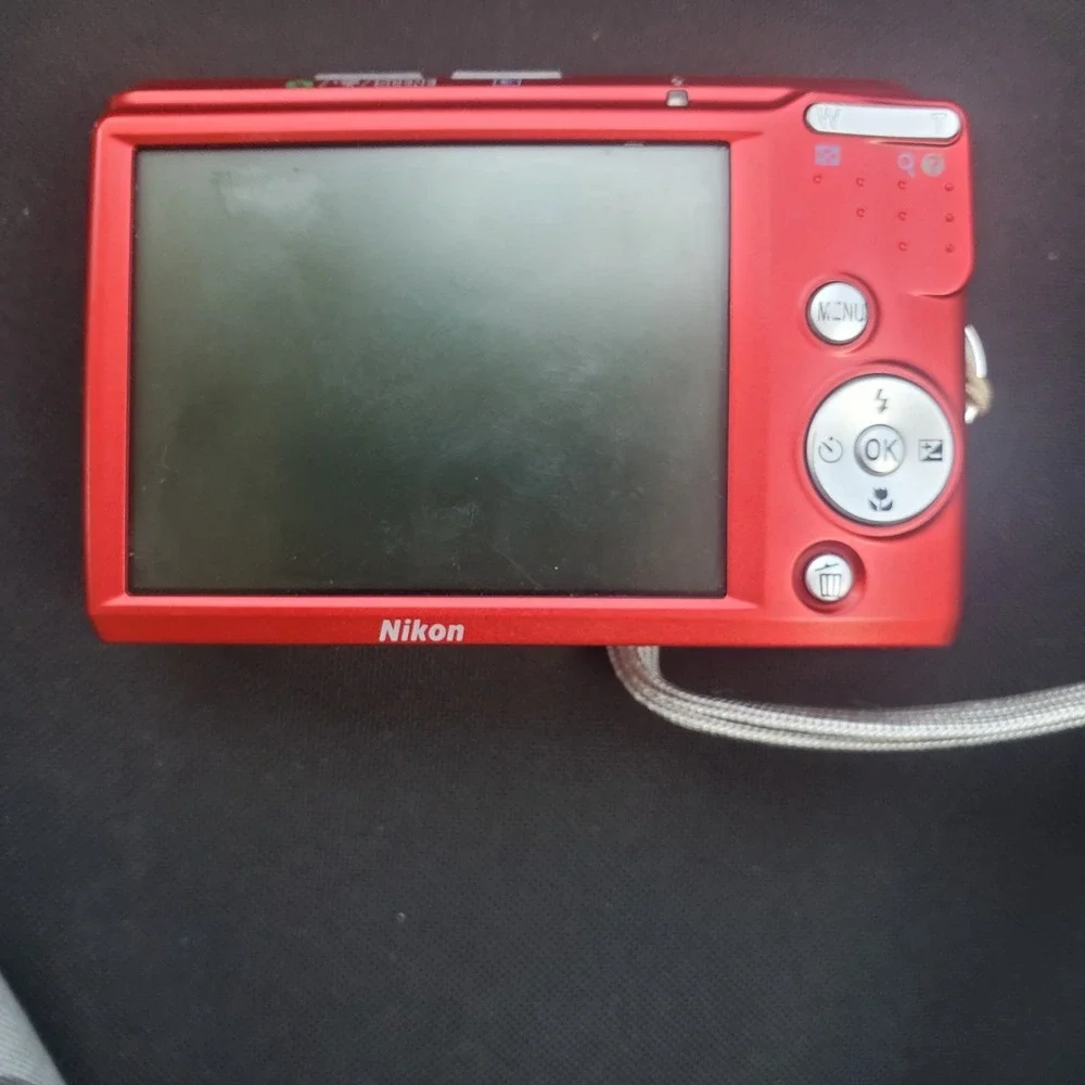 Nikon Coolpix L18 Digital Camera Red NOT WORKING